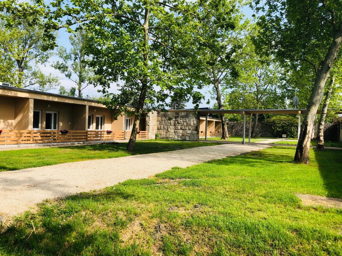 Napsugar Club Es Panzio Bed & Breakfast Fonyod Exterior photo
